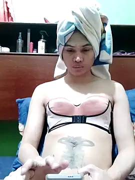 QueenSoreal online show from December 5, 1:09 pm