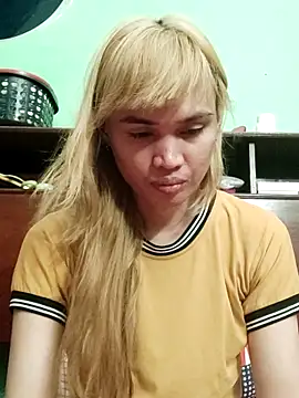 Snapshot of QueenSoreal chatting on June 3, 4:12 pm QueenSoreal online show from June 3, 4:12 pm