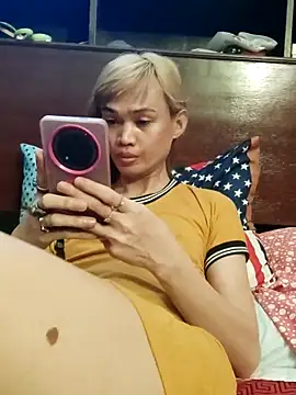Snapshot of QueenSoreal chatting on June 4, 4:18 am QueenSoreal online show from June 4, 4:18 am
