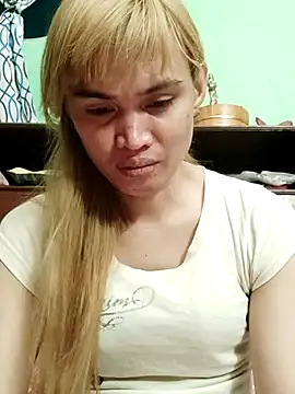 Snapshot of QueenSoreal chatting on June 6, 12:54 pm QueenSoreal online show from June 6, 12:54 pm