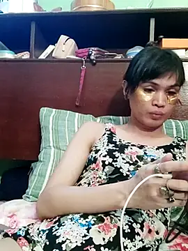 Snapshot of QueenSoreal chatting on July 22, 7:00 am QueenSoreal online show from July 22, 7:00 am