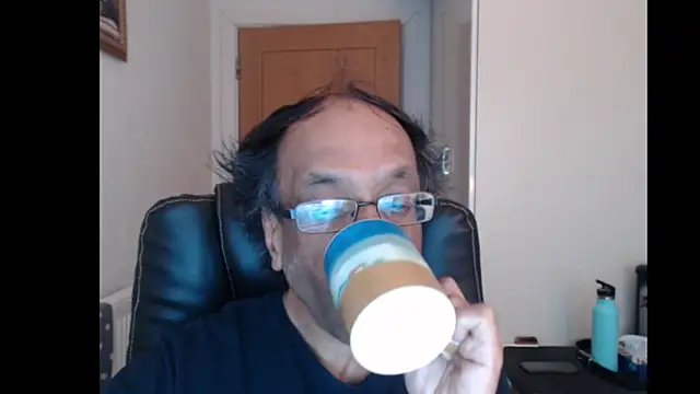Snapshot of rauncher1 chatting on June 7, 9:02 am rauncher1 online show from June 7, 9:02 am