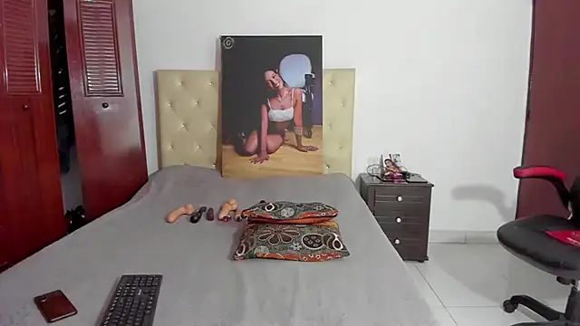 LUISSA  online show from February 9, 3:45 pm