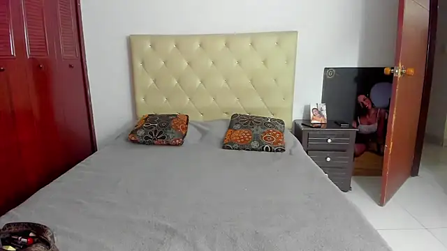 Snapshot of LUISSA_ chatting on July 5, 10:33 am LUISSA online show from July 5, 10:33 am