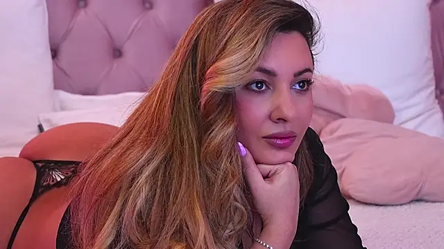 YaaraCollins online show from March 13, 7:20 pm