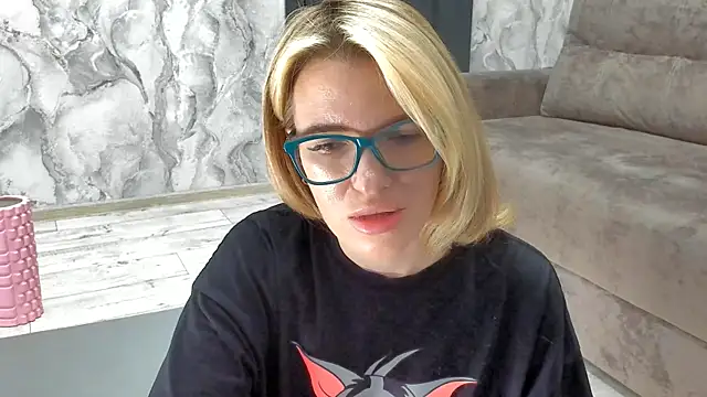succubus online show from April 28, 2:11 pm