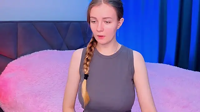 SweetMilkis online show from December 12, 9:40 am