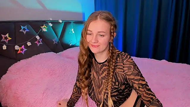 SweetMilkis online show from December 21, 9:12 am