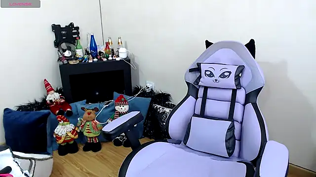 sophialxxx online show from December 3, 7:45 pm