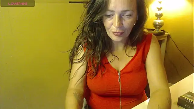 Snapshot of cloe85nl chatting on June 8, 7:42 am cloe85nl online show from June 8, 7:42 am