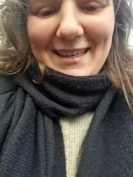 Snapshot of Cutegirlforyou chatting on December 3, 10:28 am Cutegirlforyou online show from December 3, 10:28 am