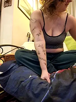 Snapshot of Cutegirlforyou chatting on December 21, 7:45 am Cutegirlforyou online show from December 21, 7:45 am