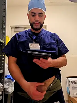 gardy8585 online show from February 1, 2:26 pm