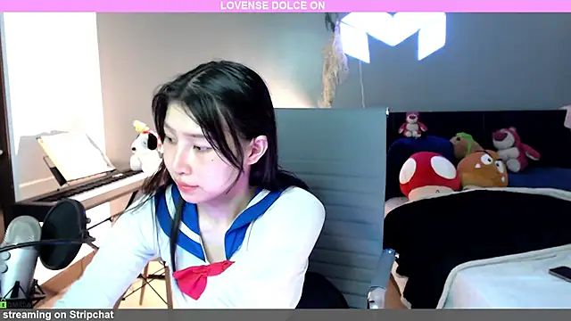 Snapshot of minarocket_ chatting on December 8, 4:07 pm minarocket  online show from December 8, 4:07 pm