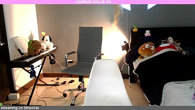 Snapshot of minarocket_ chatting on February 22, 4:19 pm minarocket  online show from February 22, 4:19 pm