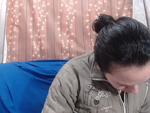 Snapshot of Venusluxodomme chatting on May 11, 4:04 pm Venusluxodomme online show from May 11, 4:04 pm