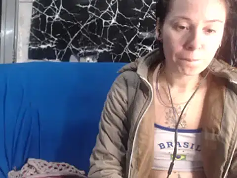 Snapshot of Venusluxodomme chatting on July 7, 3:31 am Venusluxodomme online show from July 7, 3:31 am