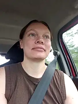 Snapshot of TryingWind chatting on April 5, 6:10 am TryingWind online show from April 5, 6:10 am