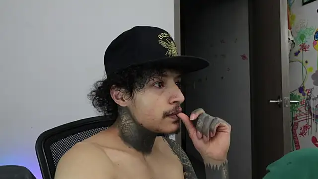 trieone online show from February 26, 1:48 am