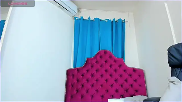 Snapshot of ninnadee chatting on May 30, 3:36 am ninnadee online show from May 30, 3:36 am