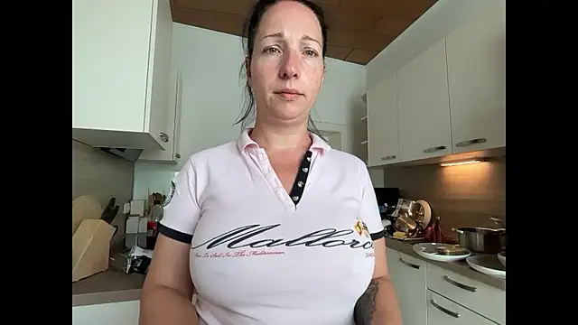 Viola Beck online show from June 26, 8:30 am