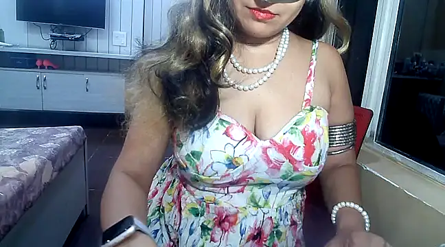 Snapshot of yourradhika chatting on February 16, 5:26 pm yourradhika online show from February 16, 5:26 pm