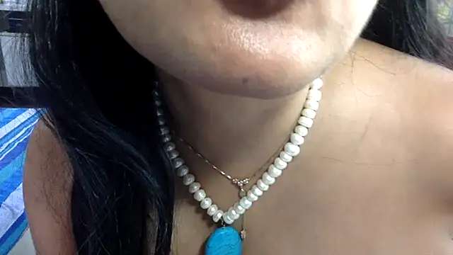 Snapshot of yourradhika chatting on August 3, 8:35 am yourradhika online show from August 3, 8:35 am