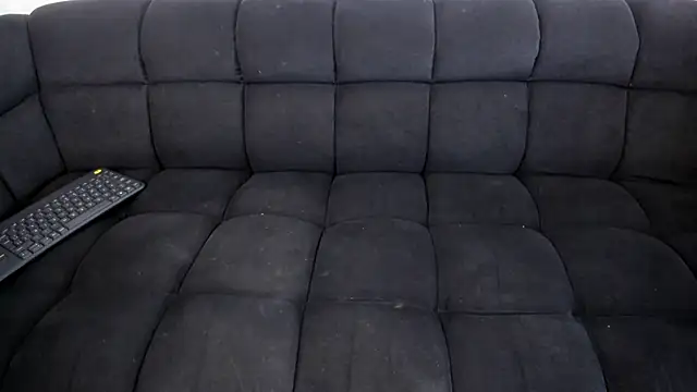 Snapshot of emilyhills_ chatting on October 22, 7:57 pm emilyhills online show from October 22, 7:57 pm