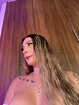 Snapshot of bunny_bicht chatting on July 23, 8:29 pm bunny bicht online show from July 23, 8:29 pm