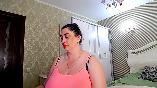 Snapshot of Evelyn_Shy chatting on June 24, 10:25 am Evelyn Shy online show from June 24, 10:25 am