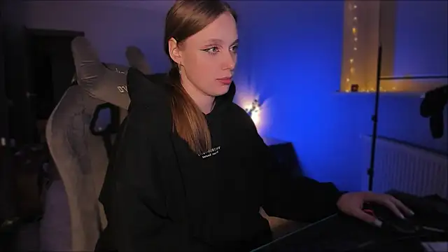 Snapshot of Rachel_Ro chatting on December 10, 1:54 am Rachel Ro online show from December 10, 1:54 am