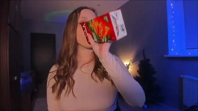 Snapshot of Rachel_Ro chatting on December 19, 1:18 am Rachel Ro online show from December 19, 1:18 am