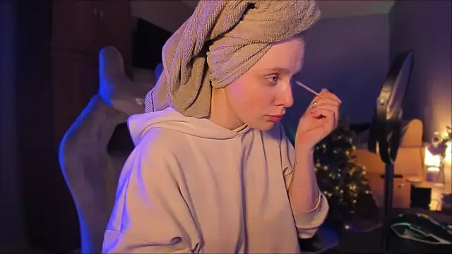 Snapshot of Rachel_Ro chatting on December 28, 3:15 pm Rachel Ro online show from December 28, 3:15 pm