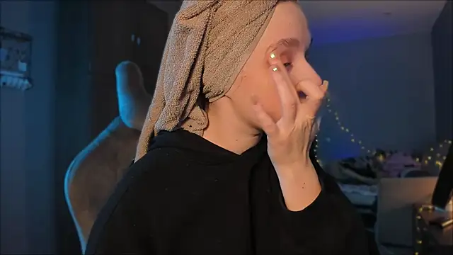 Snapshot of Rachel_Ro chatting on January 21, 6:11 am Rachel Ro online show from January 21, 6:11 am