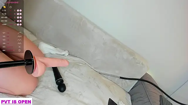 Snapshot of Juicy_Bella chatting on March 8, 4:17 pm Juicy Bella online show from March 8, 4:17 pm