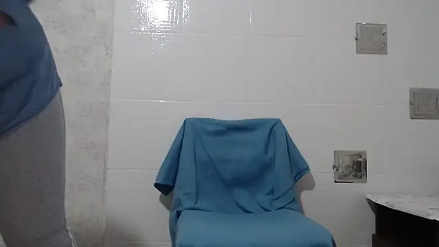 Snapshot of Miss_Night21 chatting on November 22, 3:22 pm Miss Night21 online show from November 22, 3:22 pm