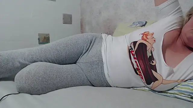 Snapshot of Miss_Night21 chatting on November 28, 6:05 am Miss Night21 online show from November 28, 6:05 am