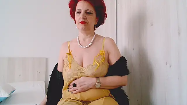 Snapshot of MilfSupreme chatting on May 12, 11:40 am MilfSupreme online show from May 12, 11:40 am