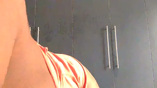 Snapshot of katt008 chatting on January 20, 7:15 am katt008 online show from January 20, 7:15 am