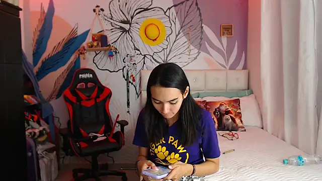 LinzyBaner online show from December 11, 12:33 am