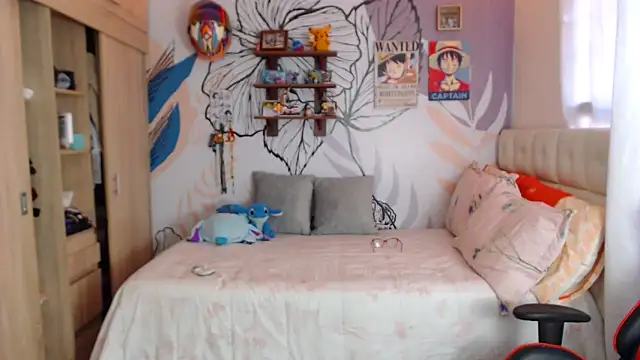 LinzyBaner online show from March 3, 9:31 pm