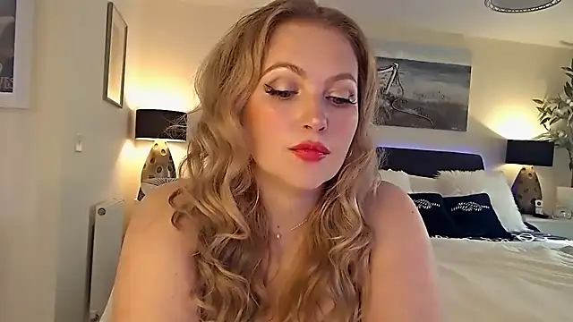Snapshot of AlbanyWhite chatting on February 28, 2:31 pm AlbanyWhite online show from February 28, 2:31 pm