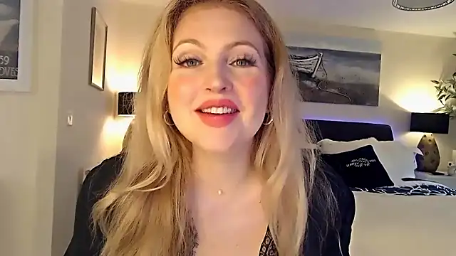 Snapshot of AlbanyWhite chatting on March 10, 12:26 pm AlbanyWhite online show from March 10, 12:26 pm