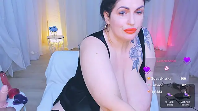 Snapshot of AdeleCarlton88 chatting on June 17, 4:30 pm AdeleCarlton88 online show from June 17, 4:30 pm