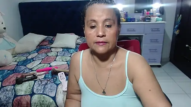 Snapshot of pervert_mommy_ chatting on May 5, 9:50 am pervert mommy online show from May 5, 9:50 am
