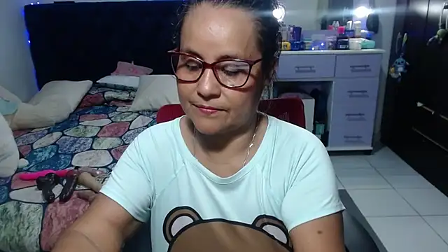 Snapshot of pervert_mommy_ chatting on May 9, 10:09 am pervert mommy online show from May 9, 10:09 am
