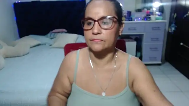 Snapshot of pervert_mommy_ chatting on May 11, 10:32 am pervert mommy online show from May 11, 10:32 am