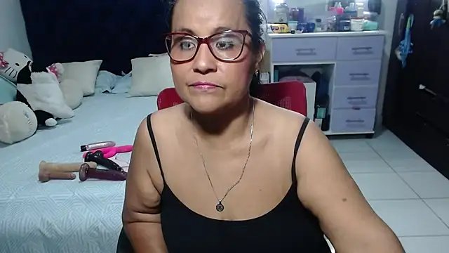 Snapshot of pervert_mommy_ chatting on May 15, 10:33 am pervert mommy online show from May 15, 10:33 am