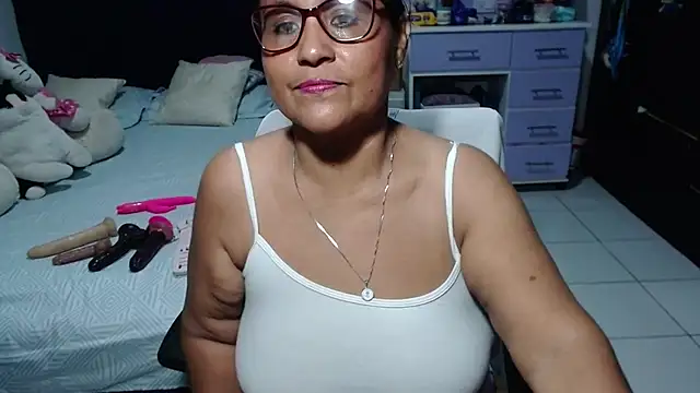 Snapshot of pervert_mommy_ chatting on May 16, 10:01 am pervert mommy online show from May 16, 10:01 am
