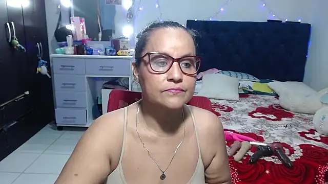 Snapshot of pervert_mommy_ chatting on May 21, 10:11 am pervert mommy online show from May 21, 10:11 am